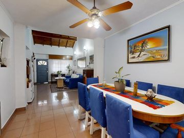Casa en Venta de 4 Ambientes en Olivos con Garage, Jardín y Parrila