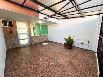 Bonita casa en venta en Jardines de San Manuel