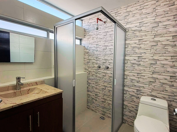 Bonita casa en venta en Jardines de San Manuel