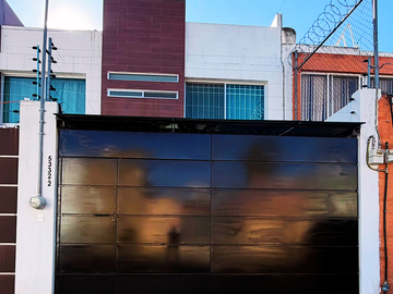 Bonita casa en venta en Jardines de San Manuel