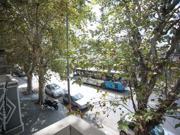 Oportunidad: edificio en dos plantas sobre Av. Olivera, múltiples usos