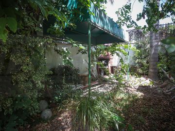 Oportunidad: edificio en dos plantas sobre Av. Olivera, múltiples usos