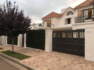 Casa en Trocoman al 1300, Bº Santa Genoveva, Neuquén