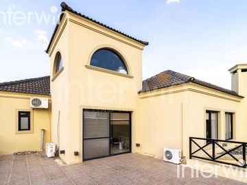 Venta casa sobre terreno de 800 m2 con jardín, piscina, galería, parrilla y terraza. - Garin