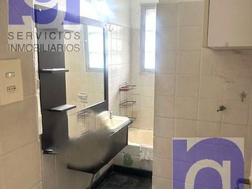 Muy cómodo y muy luminoso 2 ambientes! al frente, 2do. piso por escalera (pisos cortos).