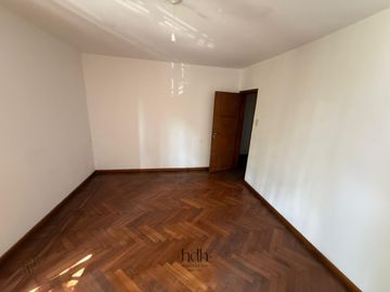 Venta de Casona Histórica  en Nueva Cordoba para uso comercial con escritura y planos
