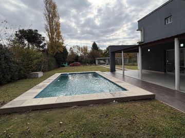 VENTA CASA 4 AMBIENTES LA CELIA