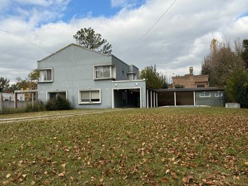 VENTA CASA 4 AMBIENTES LA CELIA