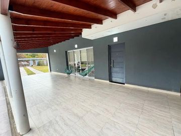 VENTA CASA 4 AMBIENTES LA CELIA