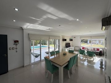 VENTA CASA 4 AMBIENTES LA CELIA