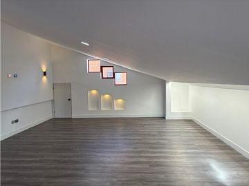 Penthouse remodelado para arriendo en La Carolina