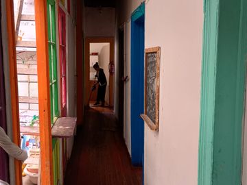 SE VENDE CASA CON 16 HABITACIONES 4 BAÑOS  EN VALPARAISO