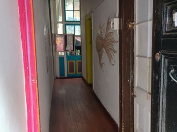 SE VENDE CASA CON 16 HABITACIONES 4 BAÑOS  EN VALPARAISO