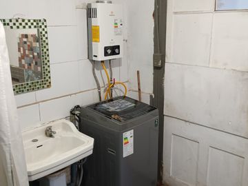 SE VENDE CASA CON 16 HABITACIONES 4 BAÑOS  EN VALPARAISO