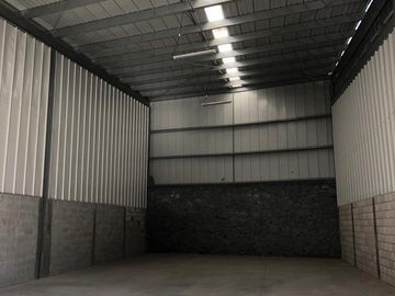 Bodega 200m2 en renta. San Pedrito Peñuelas