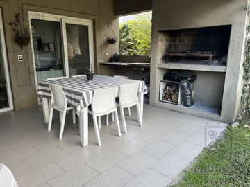 Casa en Los Olivares | 3 Dormitorios | Galería, Jardín y Club | Apto crédito