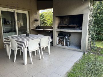 Casa en Los Olivares | 3 Dormitorios | Galería, Jardín y Club | Apto crédito