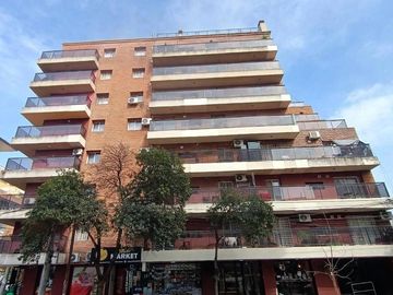 Barrio general Paz, DPTO de dos DOS dorm , DOS baños. Balcón . Cocina separada .