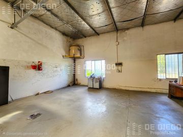 Venta deposito de 624 m2 en 2 plantas, entrepiso de oficinas, Munro Vicente Lopez