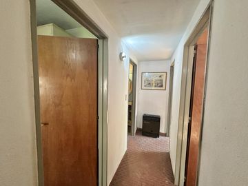 Gran casa en Venta de 7 ambientes, patio y terraza. Estudio/local al frente. Pleno Centro Zarate