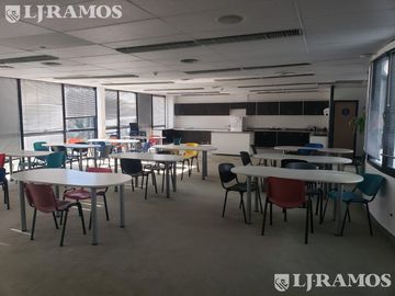 Edificio Comercial de 1.000 m2 en venta en San Isidro