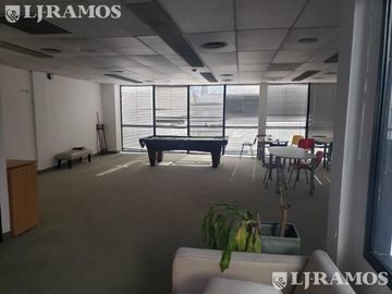 Edificio Comercial de 1.000 m2 en venta en San Isidro