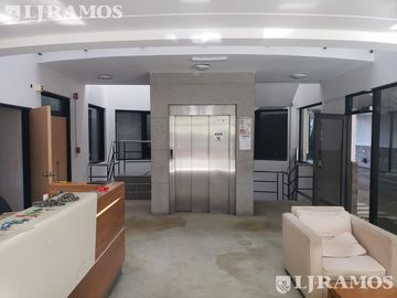 Edificio Comercial de 1.000 m2 en venta en San Isidro