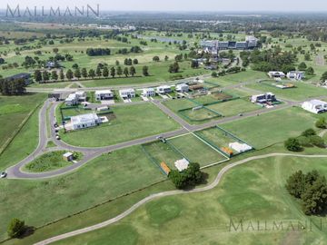 Venta de Terreno en Pilar Golf Club al Golf