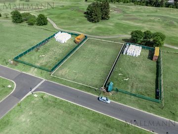 Venta de Terreno en Pilar Golf Club al Golf