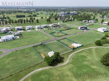 Venta de Terreno en Pilar Golf Club al Golf