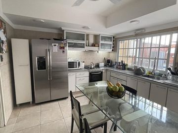 PH 5 ambientes a la venta en Flores