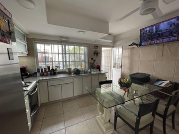 PH 5 ambientes a la venta en Flores