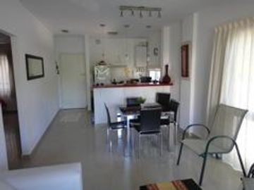 Departamento de 3 ambientes con  dos cocheras en venta en Pinamar
