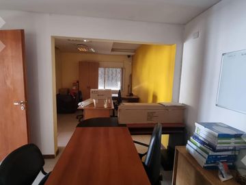 Venta Oficina   3 departamentos  - calle  Richieri al 500