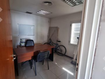 Venta Oficina   3 departamentos  - calle  Richieri al 500