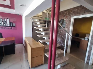 Venta Oficina   3 departamentos  - calle  Richieri al 500