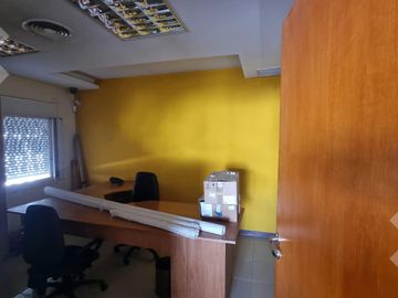 Venta Oficina   3 departamentos  - calle  Richieri al 500
