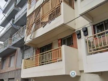 Casa de pasillo en venta, A RECICLAR, de 3 dormitorios, 2 baños, patio, op. de inversión!