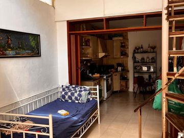 Casa de pasillo en venta, A RECICLAR, de 3 dormitorios, 2 baños, patio, op. de inversión!