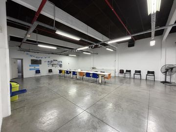 VENTA GALPON DE 6200 M2 DIVIDO EN 3 MODULOS CON OFICINAS EN PARQUE PATRICIOS DISTRITO TECNOLOGICO