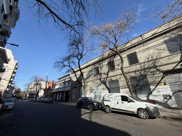 VENTA GALPON DE 6200 M2 DIVIDO EN 3 MODULOS CON OFICINAS EN PARQUE PATRICIOS DISTRITO TECNOLOGICO