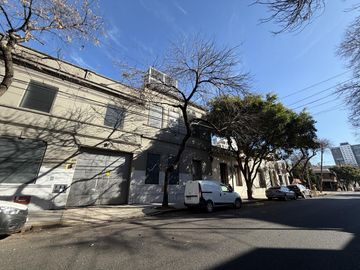 VENTA GALPON DE 6200 M2 DIVIDO EN 3 MODULOS CON OFICINAS EN PARQUE PATRICIOS DISTRITO TECNOLOGICO