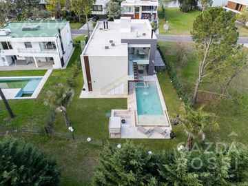 Espectacular casa en Terralagos.