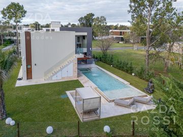 Espectacular casa en Terralagos.