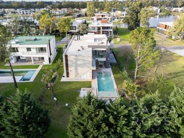 Espectacular casa en Terralagos.