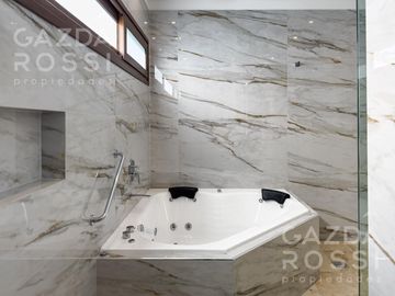 Espectacular casa en Terralagos.
