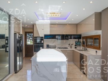 Espectacular casa en Terralagos.