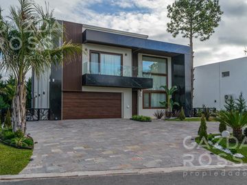 Espectacular casa en Terralagos.
