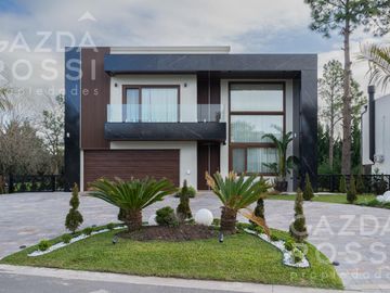 Espectacular casa en Terralagos.