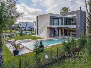 Espectacular casa en Terralagos.